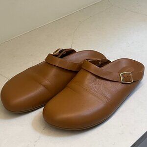 Beatrice Valenzuela slides size 8